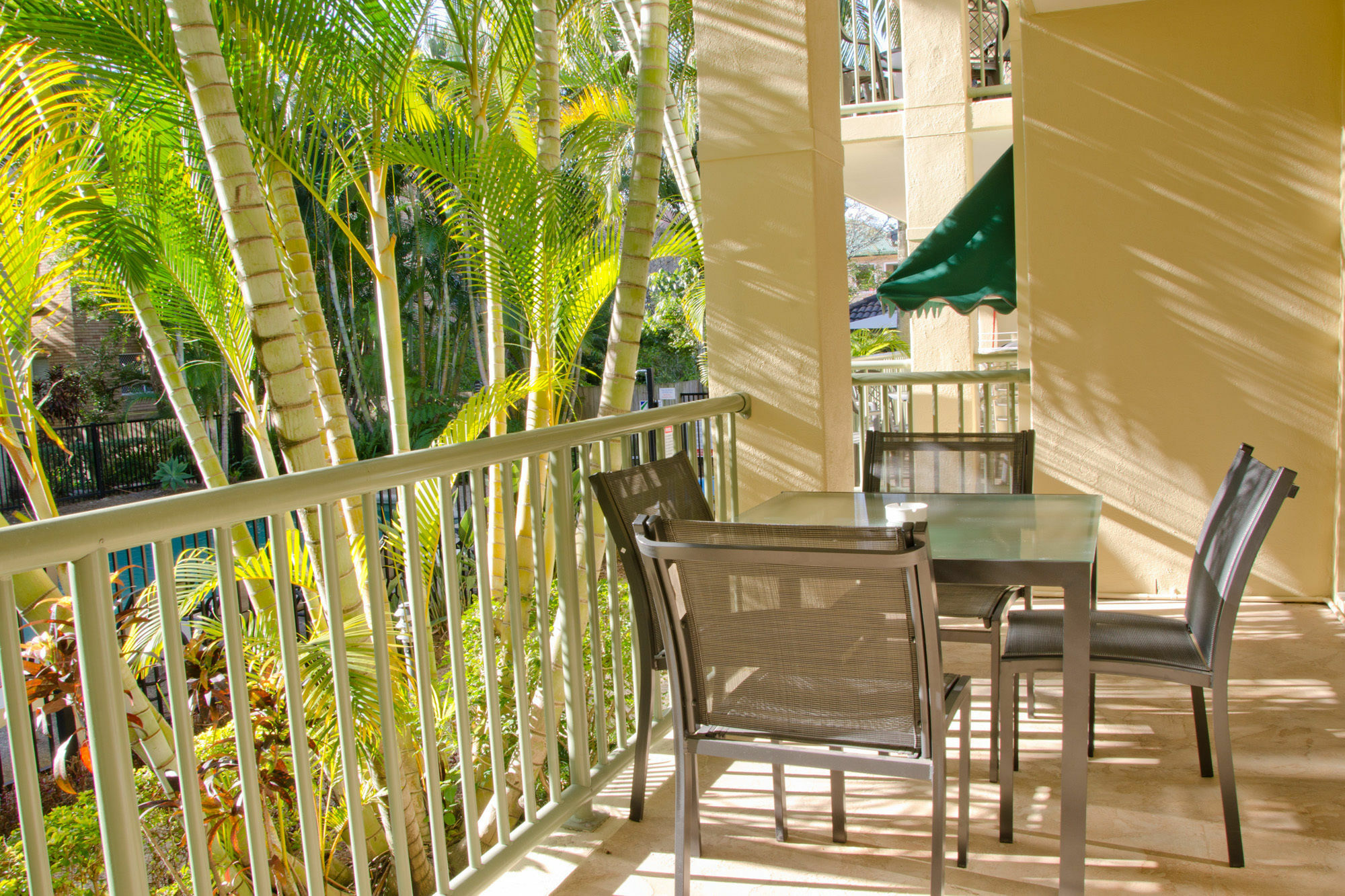 Bila Vista Kirra Beachside Apartments Голд-Кост Экстерьер фото